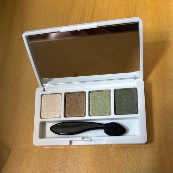 Clinique Eyeshadow Palette - Picture 3 of 3